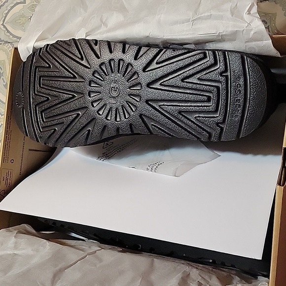🖤NIB🖤 UGGS - Picture 5 of 5